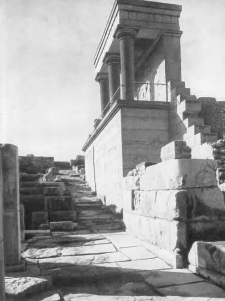 Дворец в Кноссе. Северный вход. Реставрация