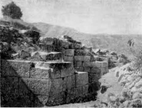 Армения. Гарни. Крепостная стена, II I—II вв. до н. э.; прямоугольные башни северной стороны