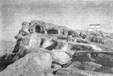 Грузия. Пещерный город Уплисцихе близ Гори. Общий вид