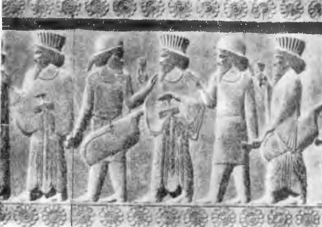 Иран. Персеполь. Рельефы лестницы у ападаны Дария