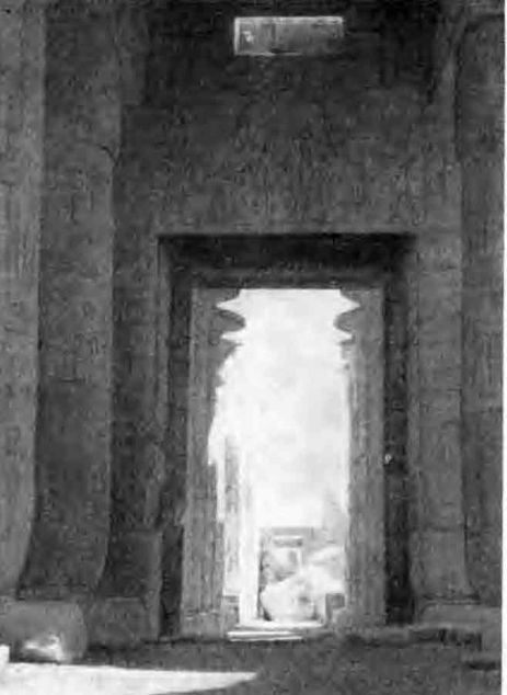 Рамессеум. Построен Рамсесом II около 1250 г. до н.э. Интерьер