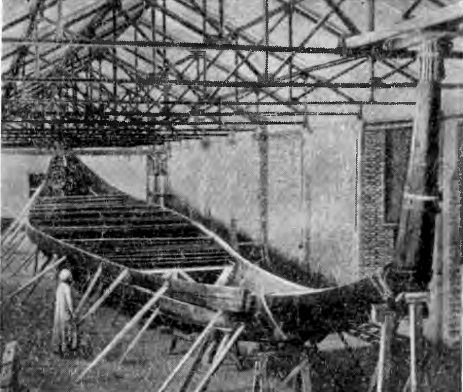 Пирамиды в Гизе. Пирамида Хеопса. Священная ладья. (Музей в Каире)