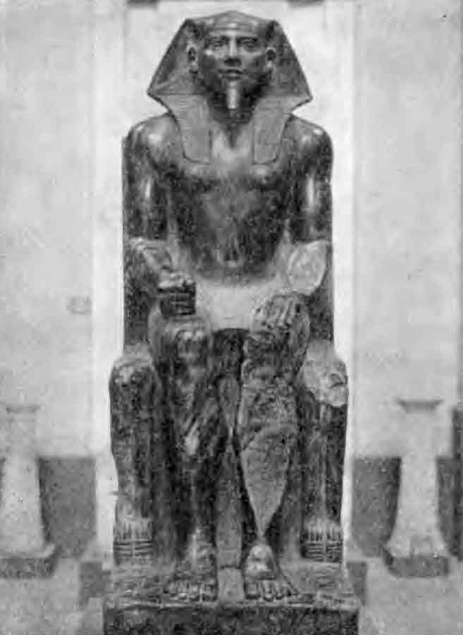 Статуя Хефрена из его заупокойного храма. Вид спереди. (Музей в Каире)