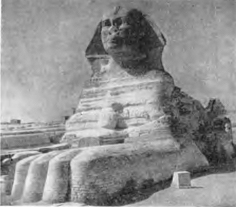 Пирамиды в Гизе. Сфинкс у подножия пирамиды Хефрена