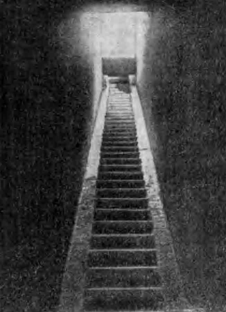 Лестница внутри гробницы Аменемхета III в Хаваре