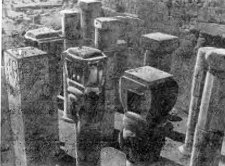 Храм царицы Хатшепсут. Дейр-эль-Бахри. Святилище Гатор. Фрагмент первого зала