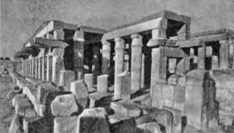 Храмы в Фивах. Карнак. «Праздничный храм» Тутмеса III. Вид с юго-запада