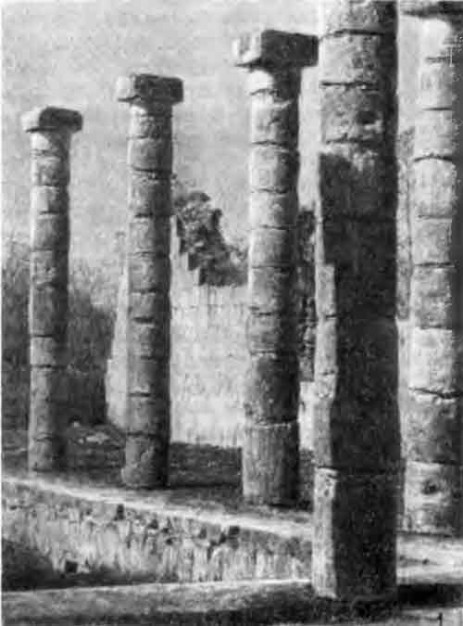Чичен-Ица фрагмент колоннады Меркадо, XIII в.